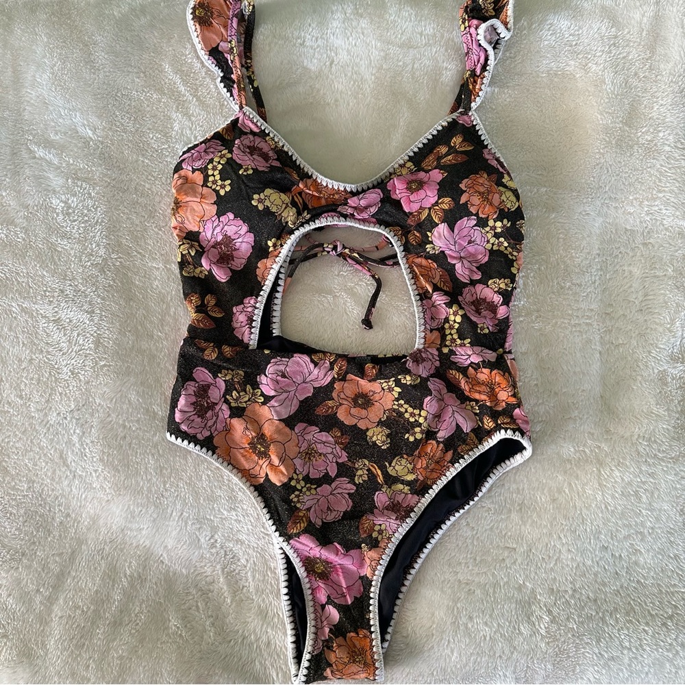 NWT VICTORIA'S SECRET SWIM Ruffle One-Piece Swimsuit with Crochet Trim - Picture 6 of 12